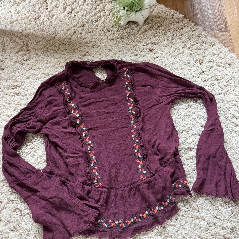 Melrose and Market Plum Embroidered bell sleeve vintage like hippie Blouse plum